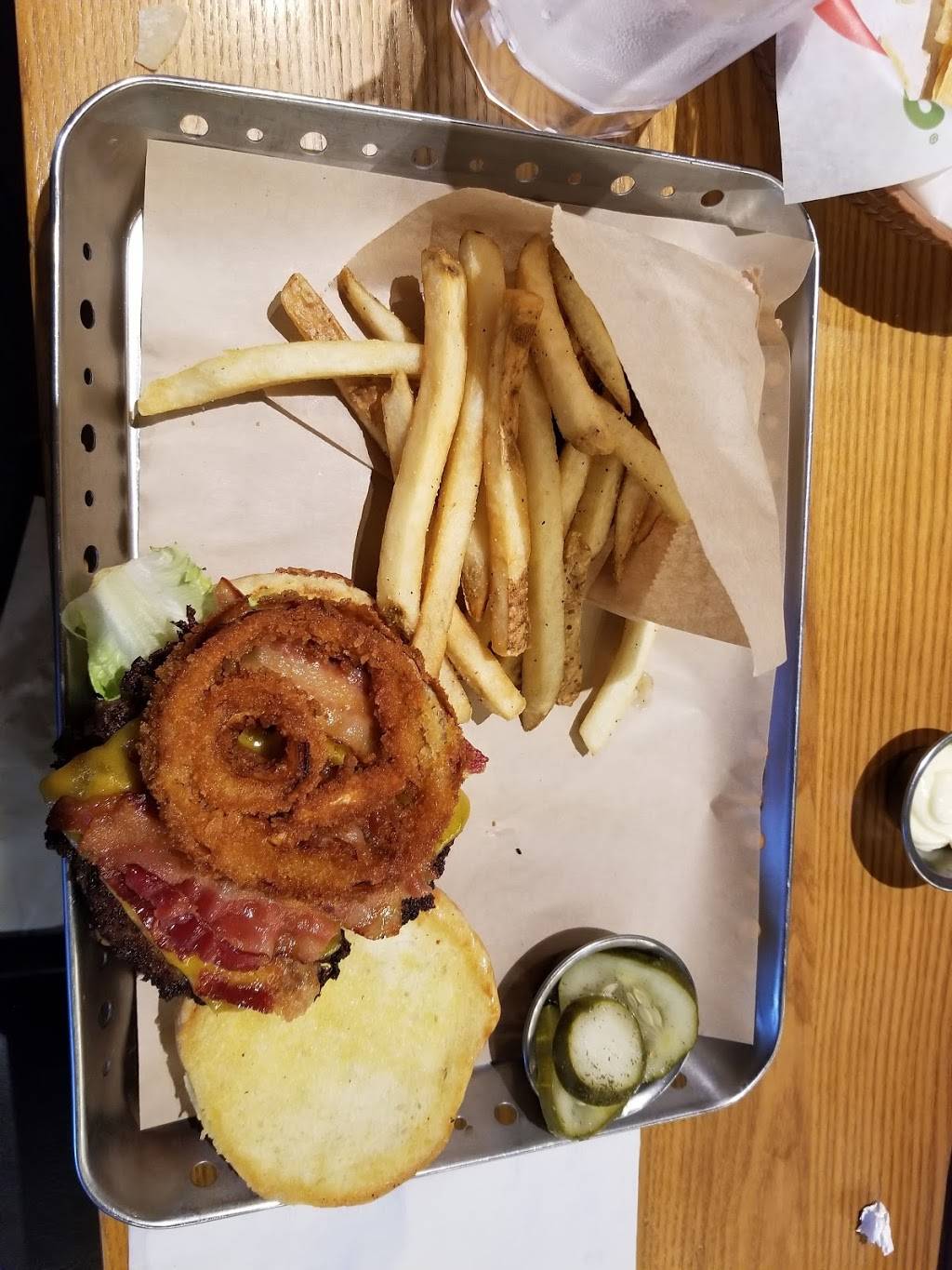 Chilis Grill & Bar | restaurant | 7624 Hwy 70 S, Nashville, TN 37221, USA | 6152979191 OR +1 615-297-9191