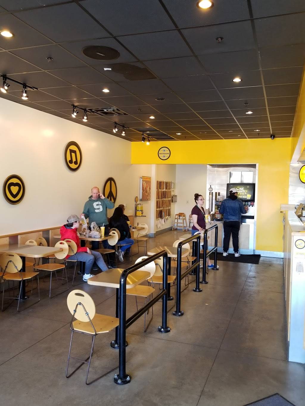 Which Wich Superior Sandwiches | restaurant | 1592 Anderson Rd, Petoskey, MI 49770, USA | 2318819918 OR +1 231-881-9918
