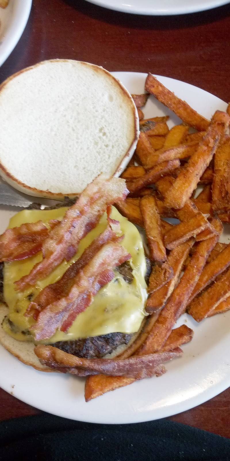 Country Table | restaurant | 714 W Chicago Rd, White Pigeon, MI 49099, USA | 2694839567 OR +1 269-483-9567