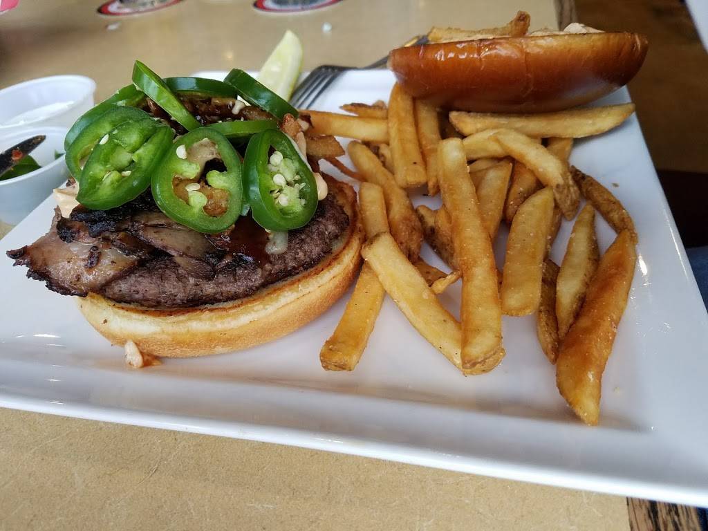 84th Street Pub & Grille | restaurant | 8282 Pfeiffer Farms Dr SW, Byron Center, MI 49315, USA | 6165831650 OR +1 616-583-1650