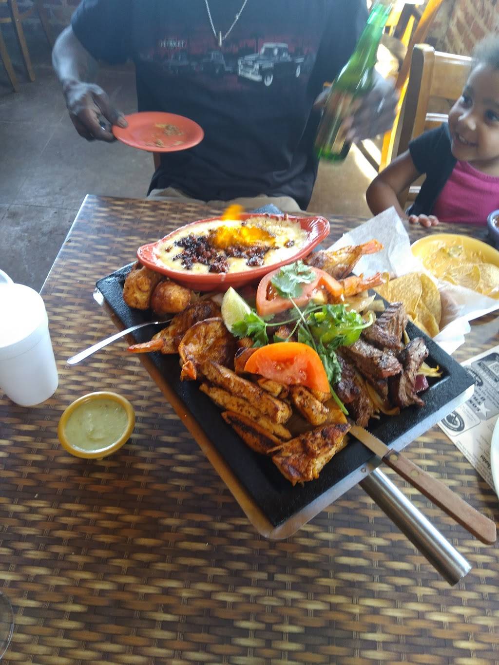 7 Leguas Mexican Restaurant | restaurant | 15949 TX-105, Montgomery, TX 77356, USA | 9365885056 OR +1 936-588-5056