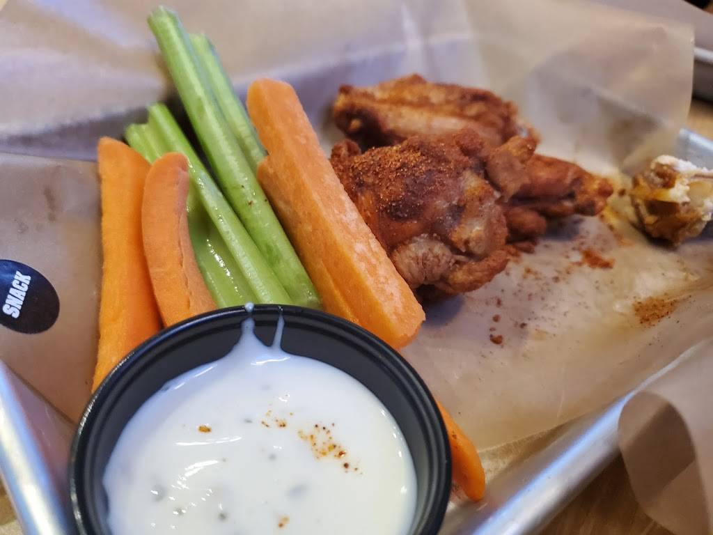 Buffalo Wild Wings | meal takeaway | 6100 S Main St #107, Aurora, CO 80016, USA | 7208704475 OR +1 720-870-4475