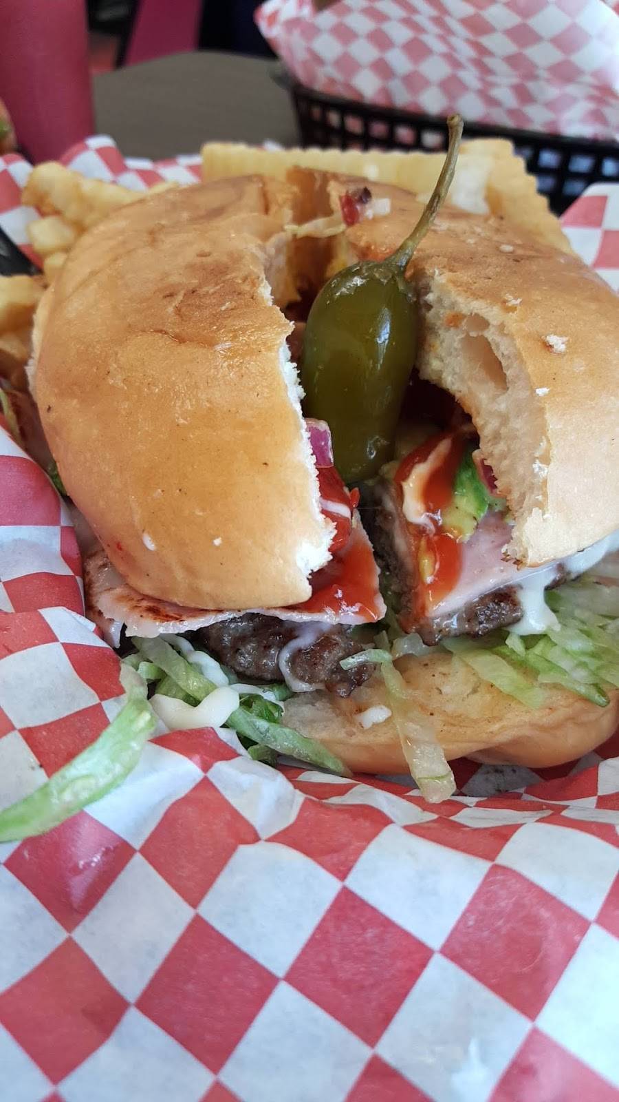 Las Mamalonas Burger | restaurant | 8405 Winkler Dr, Houston, TX 77017, USA | 8328048429 OR +1 832-804-8429