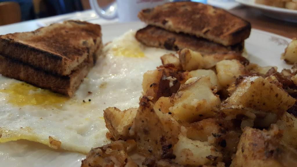 The North Star Family Restaurant | restaurant | 114 Church St, Alexandria Bay, NY 13607, USA | 3154825825 OR +1 315-482-5825