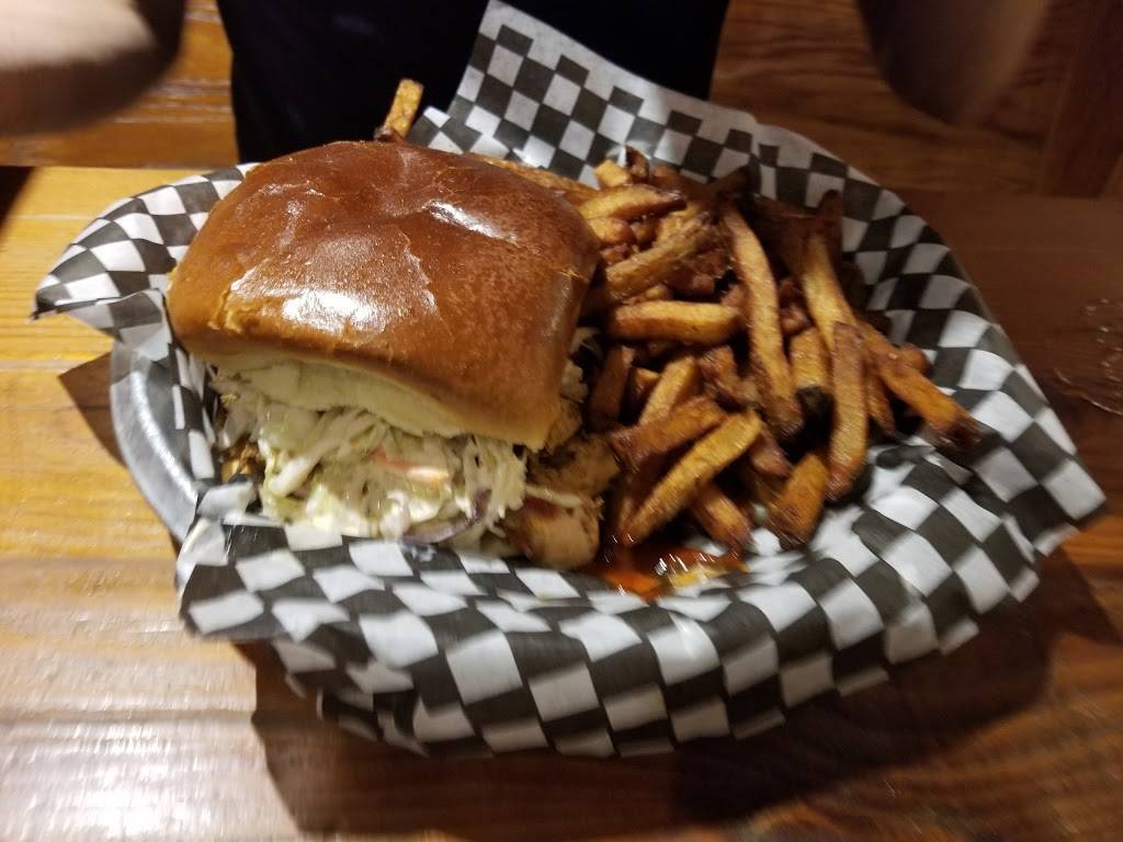 Hogtown Smoke | restaurant | 1959 Queen St E, Toronto, ON M4L 1H7, Canada | 4166919009 OR +1 416-691-9009