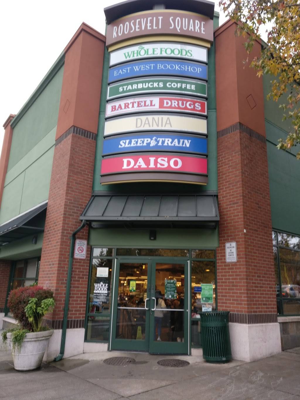 Roosevelt Square | shopping mall | 6401 12th Ave NE, Seattle, WA 98115, USA | 5036034700 OR +1 503-603-4700