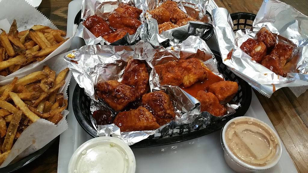 Wing Doozy | restaurant | 2359 Health Dr SW #120, Wyoming, MI 49519, USA | 6162288855 OR +1 616-228-8855