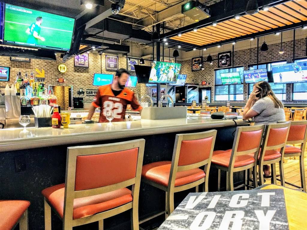 Buffalo Wild Wings | restaurant | 6401 W Newberry Rd, Gainesville, FL 32605, USA | 3523319685 OR +1 352-331-9685