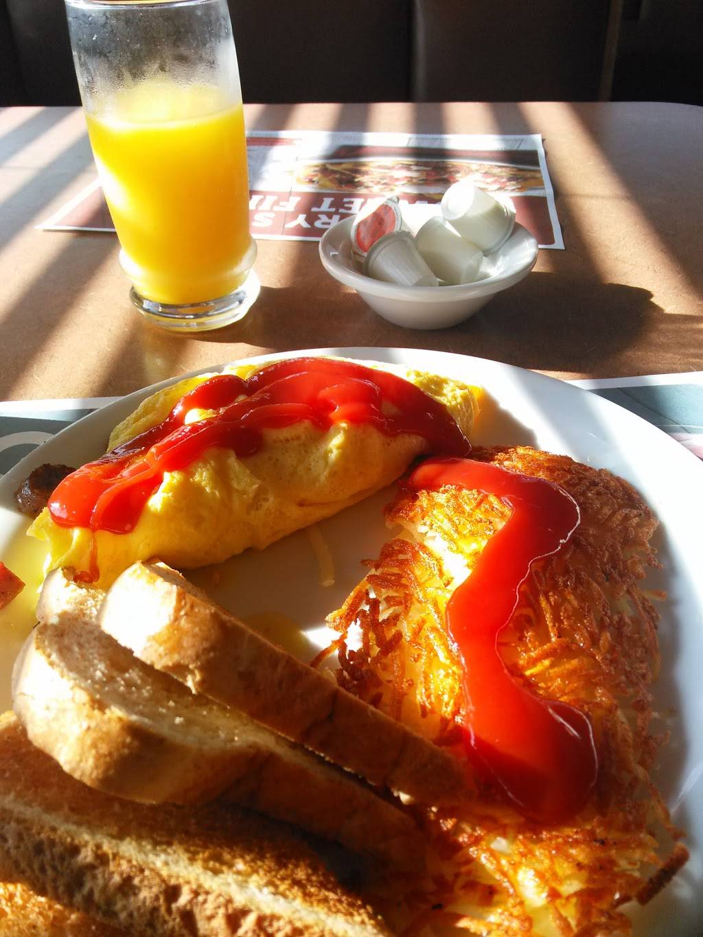 Dennys | restaurant | 198 Semoran Blvd, Casselberry, FL 32707, USA | 4073881285 OR +1 407-388-1285