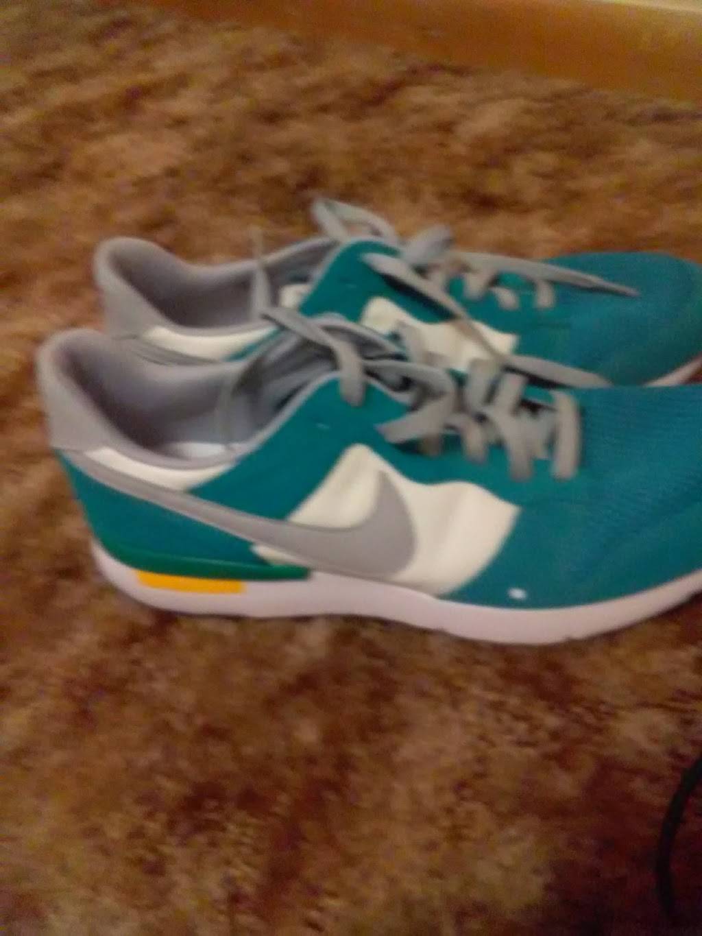 KFC | restaurant | 813 S Belt Hwy, St Joseph, MO 64507, USA | 8162328998 OR +1 816-232-8998