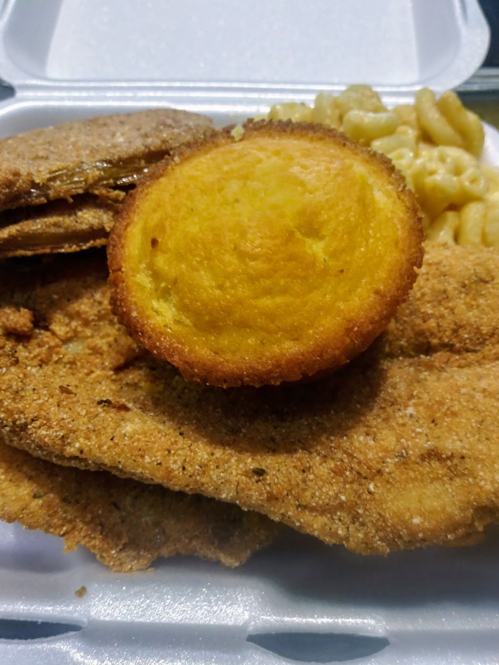 Willie maes southern soul cooking | restaurant | 630 N Highland St, Memphis, TN 38122, USA | 9013477144 OR +1 901-347-7144