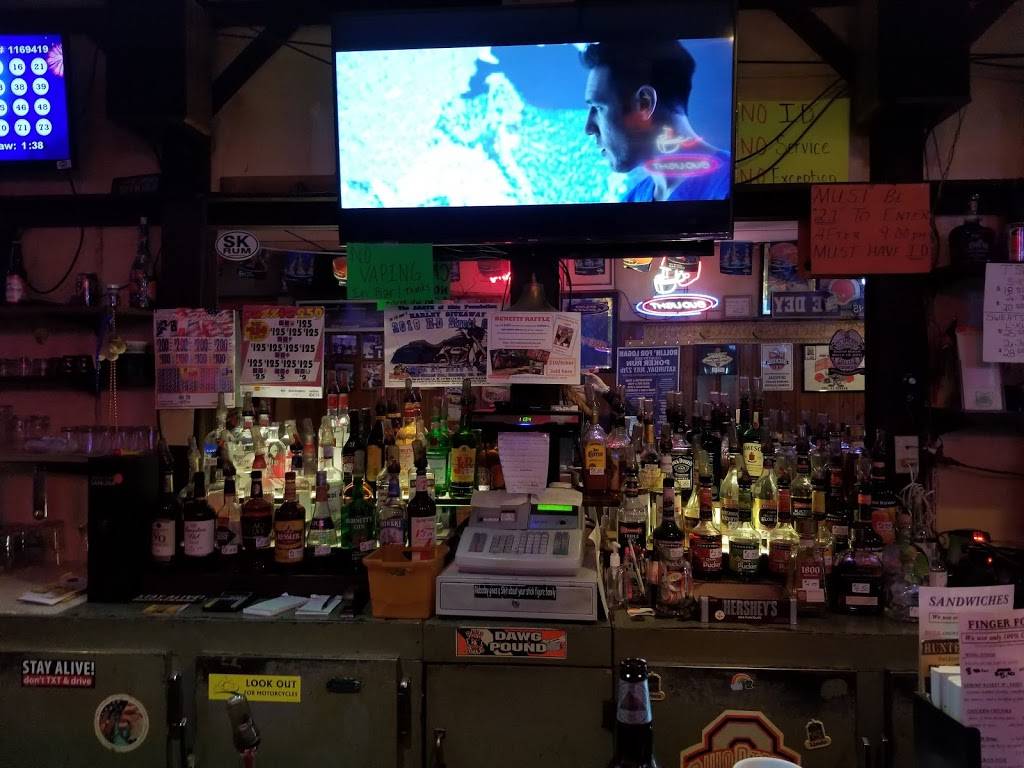 Howeys House Of Brews | restaurant | 131 W Water St, Oak Harbor, OH 43449, USA | 4198985050 OR +1 419-898-5050