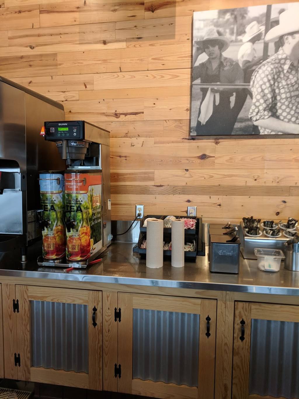 Dickeys Barbecue Pit | restaurant | 1197 Sanguinetti Rd, Sonora, CA 95370, USA | 2096773263 OR +1 209-677-3263