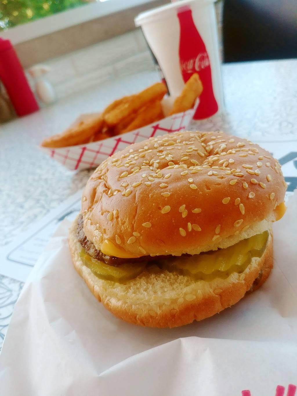 Dairy Joy Drive-In | restaurant | 9230, 435 E Lincoln Ave, Hinckley, IL 60520, USA | 8152867701 OR +1 815-286-7701