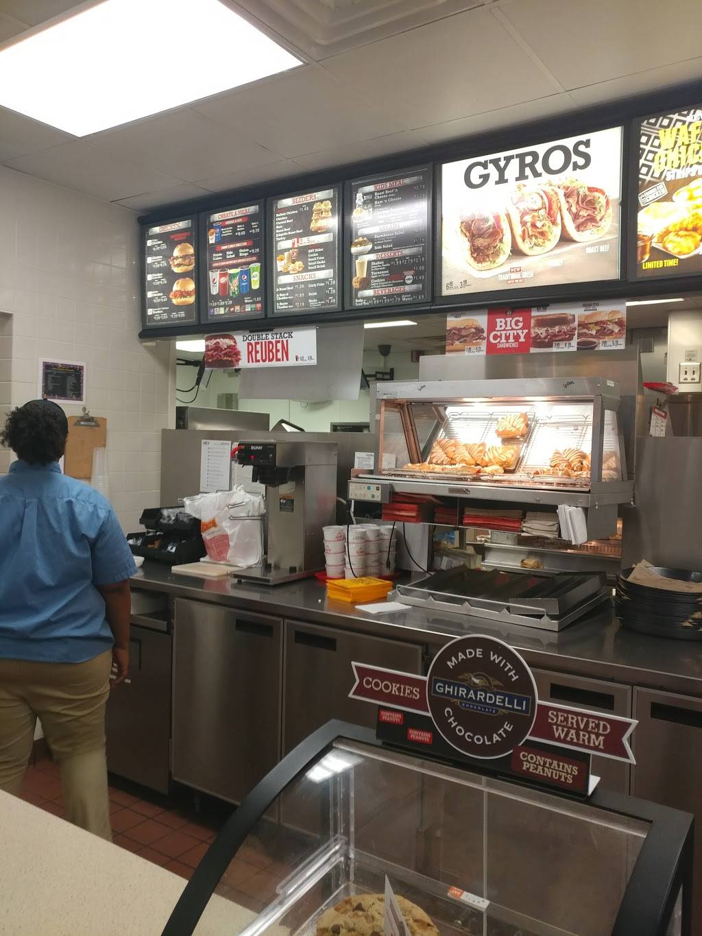 Lees Famous Recipe Chicken | restaurant | 5940 Far Hills Ave, Dayton, OH 45429, USA | 9374392788 OR +1 937-439-2788