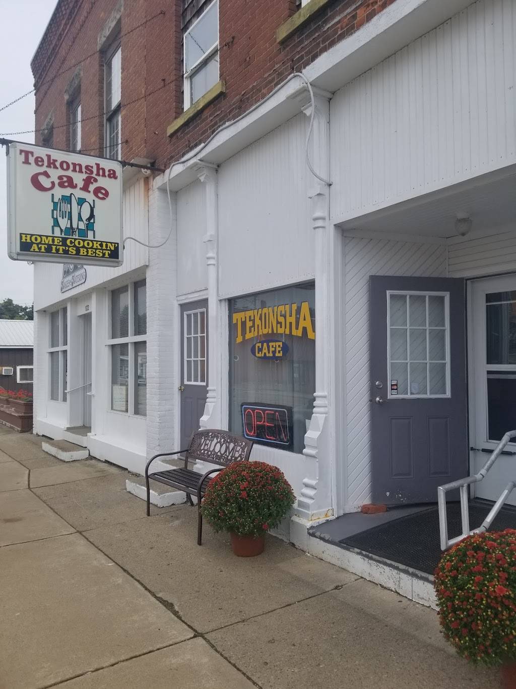 Tekonsha Cafe | restaurant | 118 N Main St, Tekonsha, MI 49092, USA | 5175831101 OR +1 517-583-1101