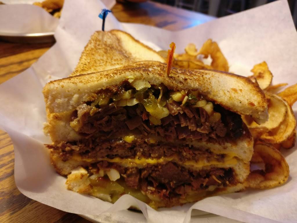 Roosters Roadhouse | restaurant | 113 Industrial St, Denton, TX 76201, USA | 9403824227 OR +1 940-382-4227