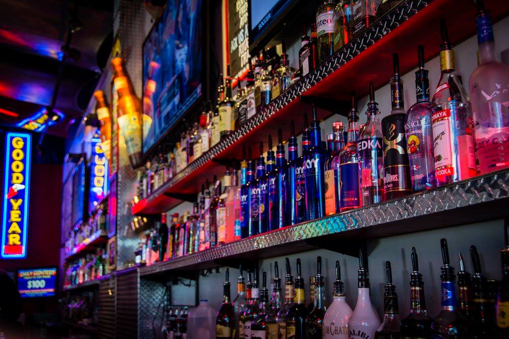 Smittys Garage Burgers and Beer | restaurant | 7610 Dodge St, Omaha, NE 68114, USA | 4026144949 OR +1 402-614-4949