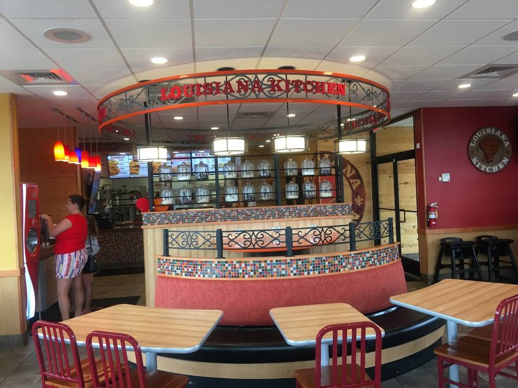 Popeyes Louisiana Kitchen | restaurant | 2580 Maple Ave, Zanesville, OH 43701, USA | 7404871279 OR +1 740-487-1279