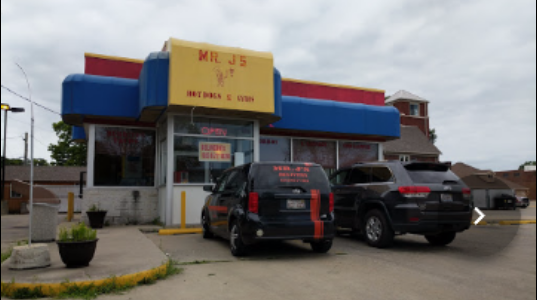 Mr Js Hot Dogs & Gyros | restaurant | 111 E Bridge St, Streator, IL 61364, USA | 8156721020 OR +1 815-672-1020