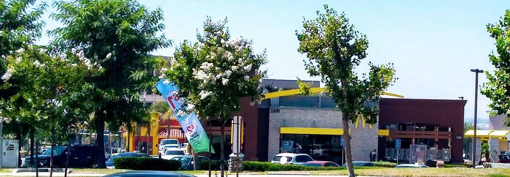 McDonalds | cafe | 2891 Canyon Springs Pkwy, Riverside, CA 92507, USA | 9516531223 OR +1 951-653-1223