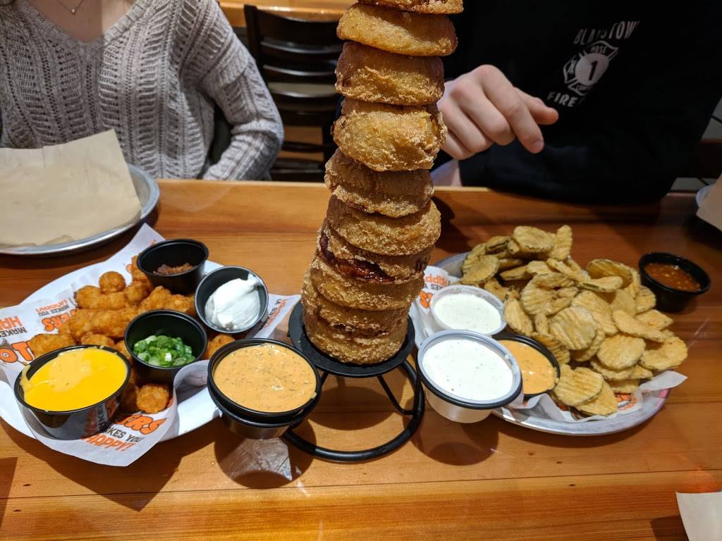 Hooters of Somerset | night club | 60 Cottontail Ln, Somerset, NJ 08873, USA | 7325609823 OR +1 732-560-9823