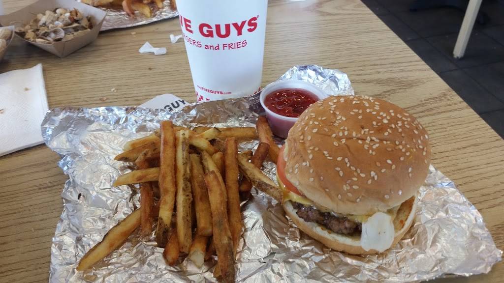 Five Guys | meal takeaway | 1661 Carl D. Silver Parkway, Fredericksburg, VA 22401, USA | 5407869496 OR +1 540-786-9496
