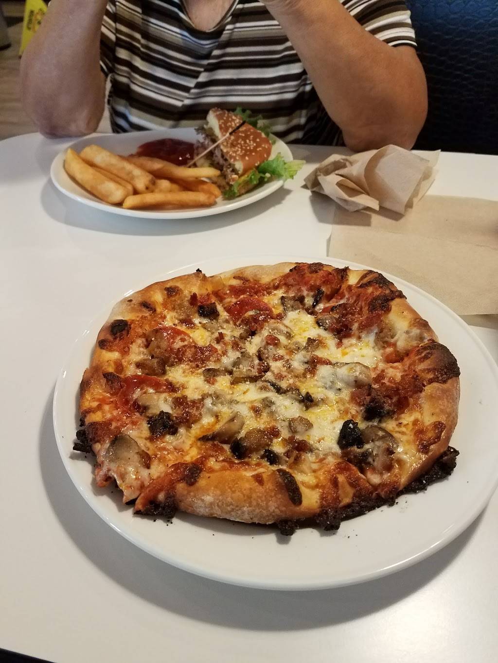 The Loop Pizza Grill | restaurant | 14035 Beach Blvd, Jacksonville, FL 32246, USA | 9043371625 OR +1 904-337-1625