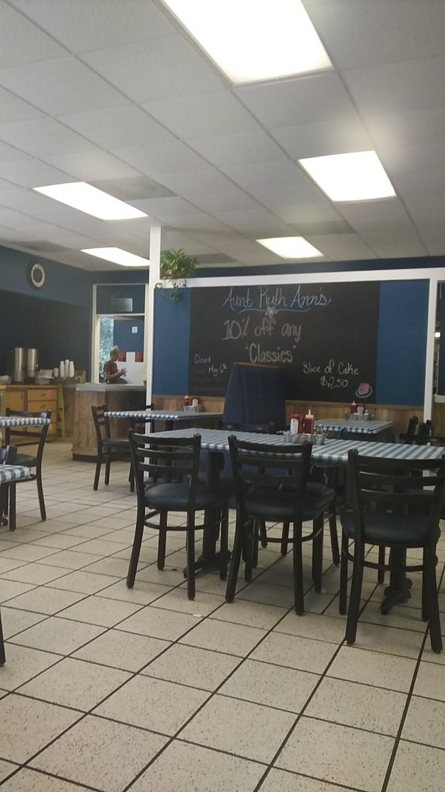 Aunt Ruth Anns | restaurant | 6143, 494 Pinewood Rd, Sumter, SC 29154, USA | 8037571114 OR +1 803-757-1114