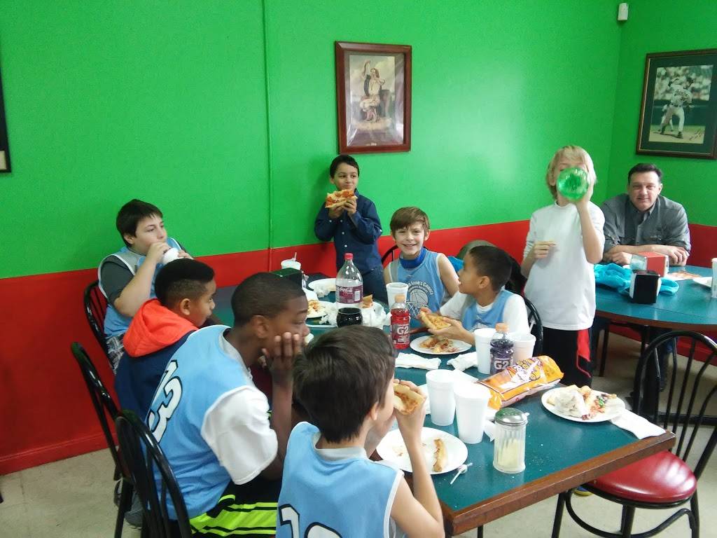 Classic Pizza | restaurant | 112 St Claire Pl #102, Stevensville, MD 21666, USA | 4106437533 OR +1 410-643-7533