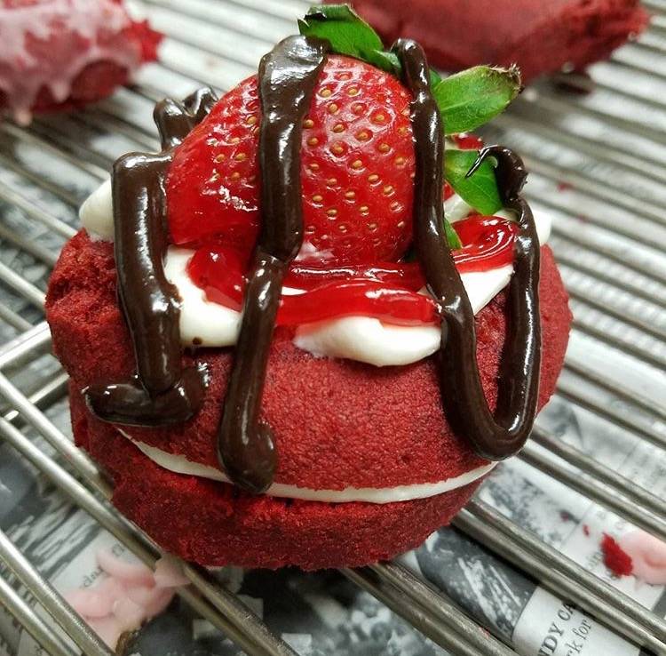 Gladys Donuts | bakery | 17230 Downey Ave, Bellflower, CA 90706, USA | 5626020900 OR +1 562-602-0900