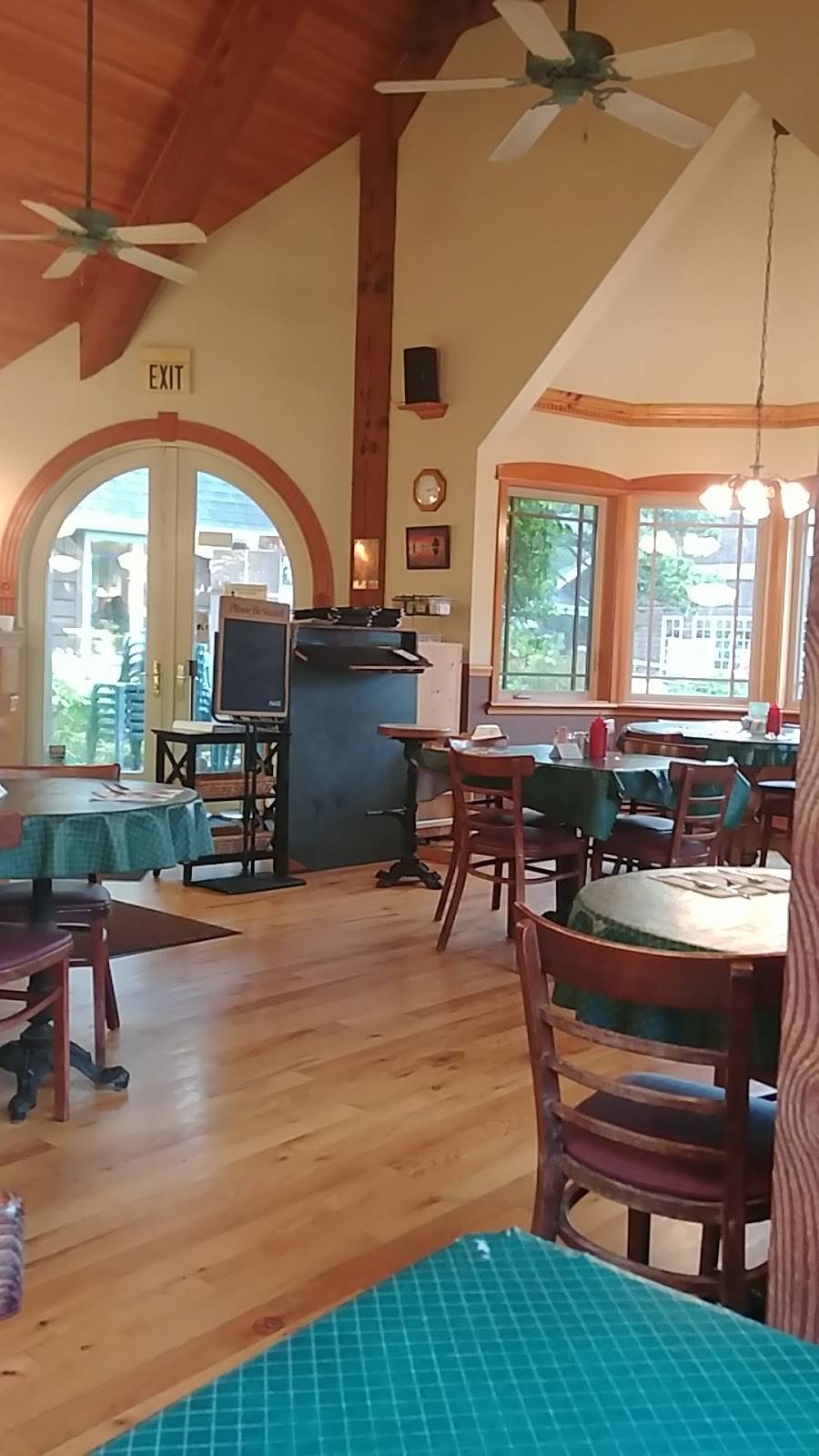 Local Grill & Scoop | restaurant | 156 N Hemlock St, Cannon Beach, OR 97110, USA | 5034369551 OR +1 503-436-9551