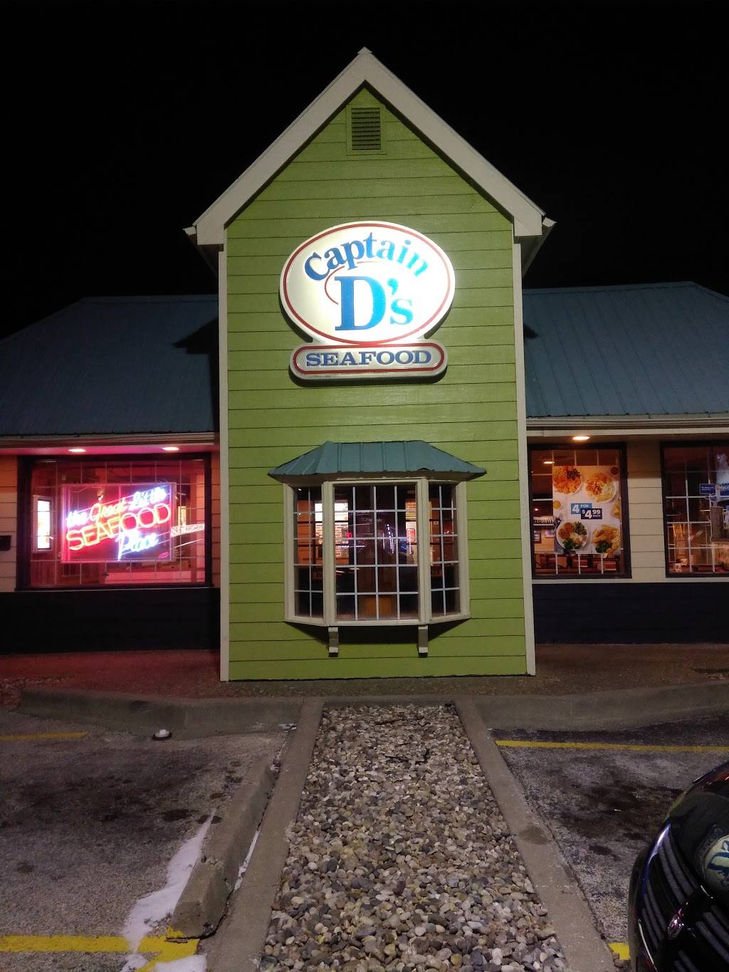 Captain Ds | restaurant | 1321 S Noland Rd, Independence, MO 64055, USA | 8162526288 OR +1 816-252-6288