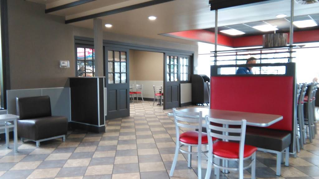 Hardees | restaurant | 8787 N Knoxville Ave, Peoria, IL 61615, USA | 3096921338 OR +1 309-692-1338