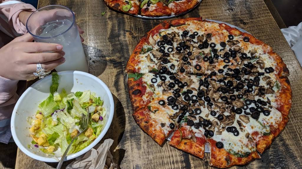 Stadium Pizza | restaurant | 32278 Clinton Keith Rd #101, Wildomar, CA 92595, USA | 9516787826 OR +1 951-678-7826