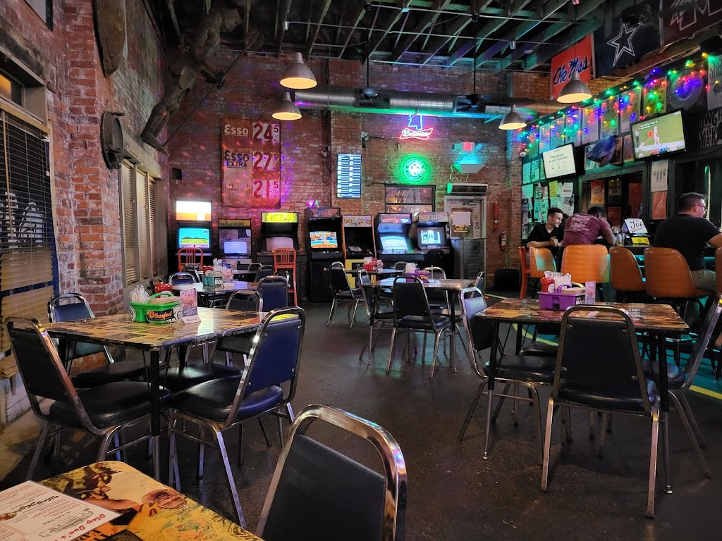 Hey Joes Burgers + Beer | restaurant | 118 E Sunflower Rd C, Cleveland, MS 38732, USA | 6628435425 OR +1 662-843-5425