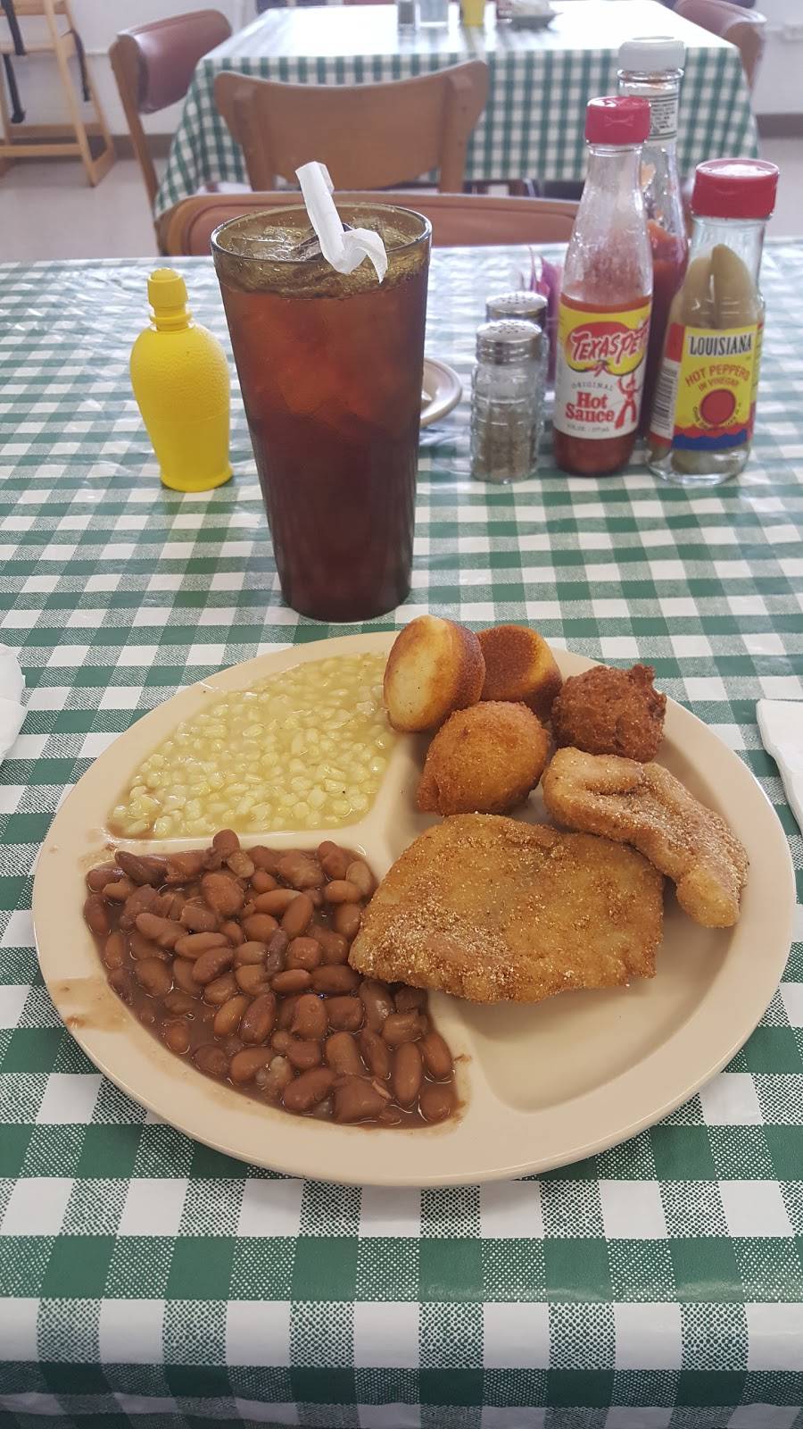 Dots Restaurant | restaurant | 18152 AL-20, Hillsboro, AL 35643, USA | 2566378002 OR +1 256-637-8002