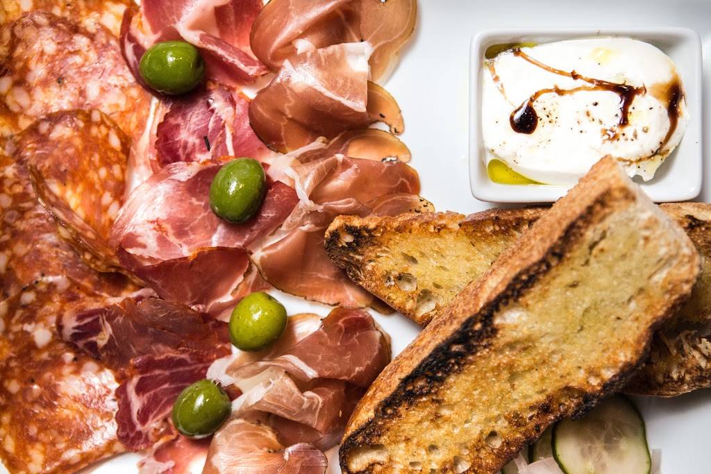 Crust Wood Fired Pizza | restaurant | 1097 N Main St, Summerville, SC 29483, USA | 8432858819 OR +1 843-285-8819