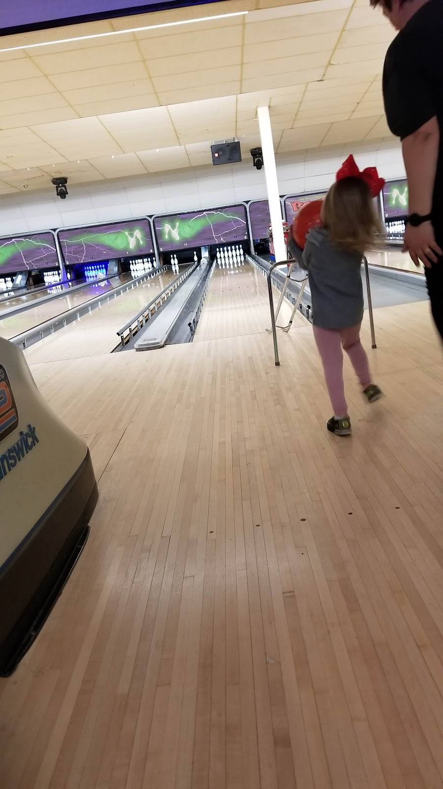 Old Settlers Bowling Center | restaurant | 1500 15th Ave, Union Grove, WI 53182, USA | 2628783709 OR +1 262-878-3709