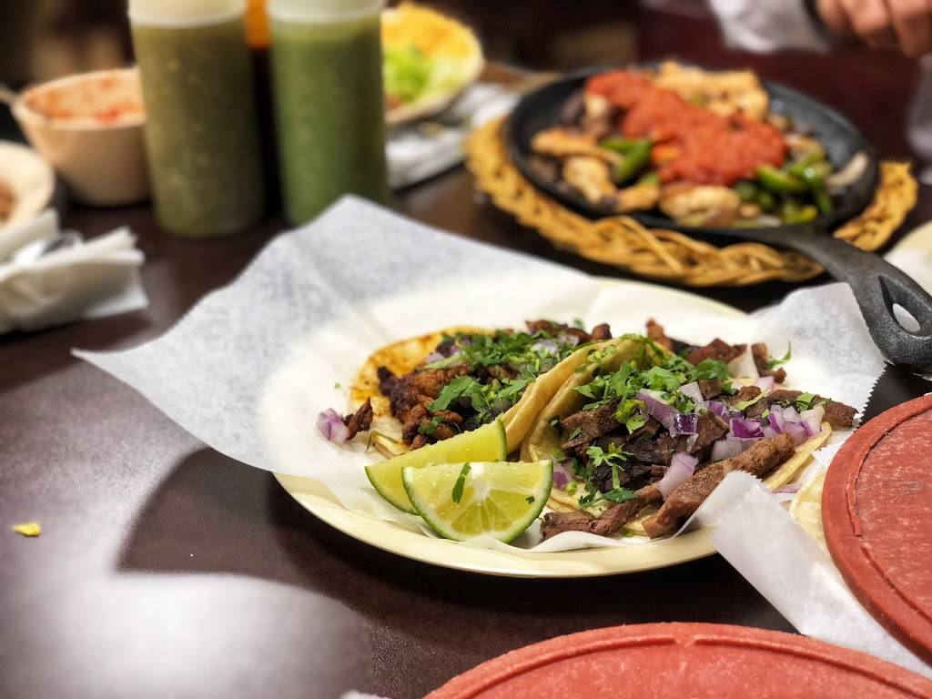 Los Burritos Tapatios | restaurant | 484 Roosevelt Rd, Glen Ellyn, IL 60137, USA | 6309429802 OR +1 630-942-9802