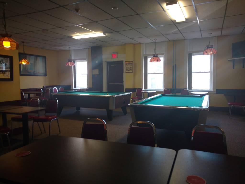 Mount Royal Tavern & Restaurant | restaurant | 187 Main St S, Mount Forest, ON N0G 2L0, Canada | 5193231461 OR +1 519-323-1461