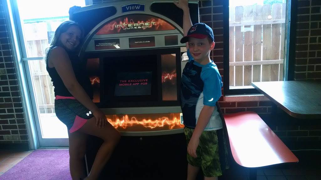 Jukebox Pizza | restaurant | 167 N Main St, Waynesburg, OH 44688, USA | 3308664133 OR +1 330-866-4133