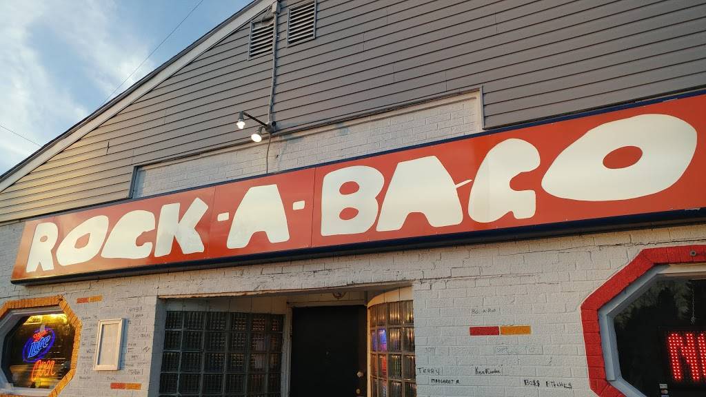Rock-A-Bago Hall & Mama Cs Pizza | meal takeaway | 4303 W State St, Rockford, IL 61102, USA | 8159775519 OR +1 815-977-5519