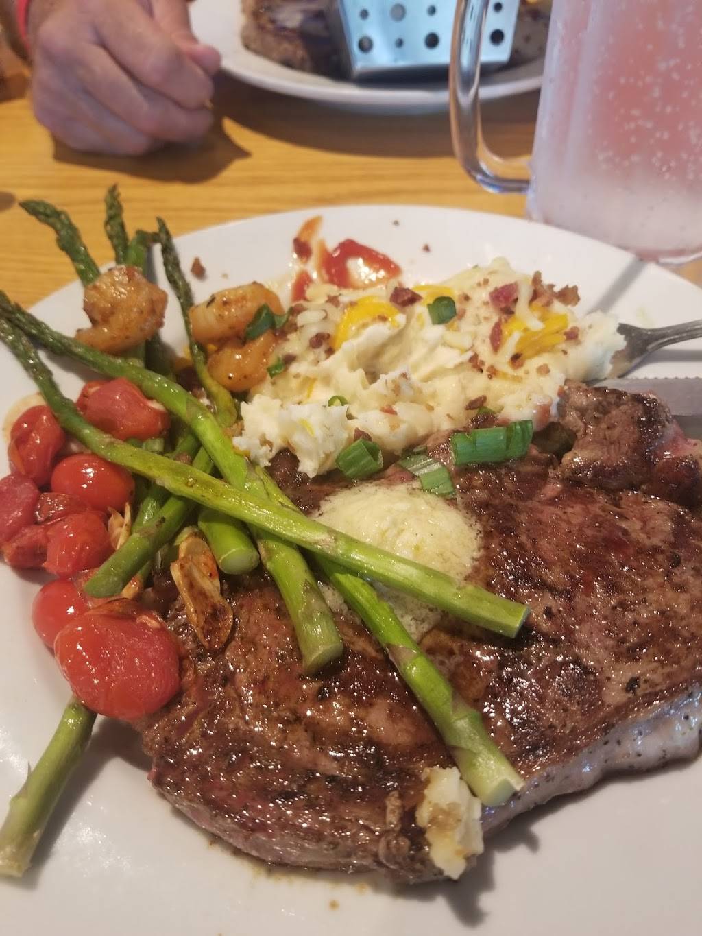 Chilis Grill & Bar | meal takeaway | 111 Grand Hill Pl, Holly Springs, NC 27540, USA | 9195577841 OR +1 919-557-7841