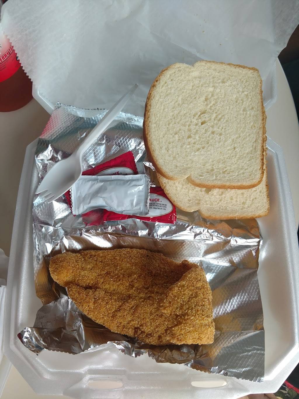 Eds Fish & Pizza House | restaurant | 1801 Dr DB Todd Jr Blvd, Nashville, TN 37208, USA | 6152554362 OR +1 615-255-4362