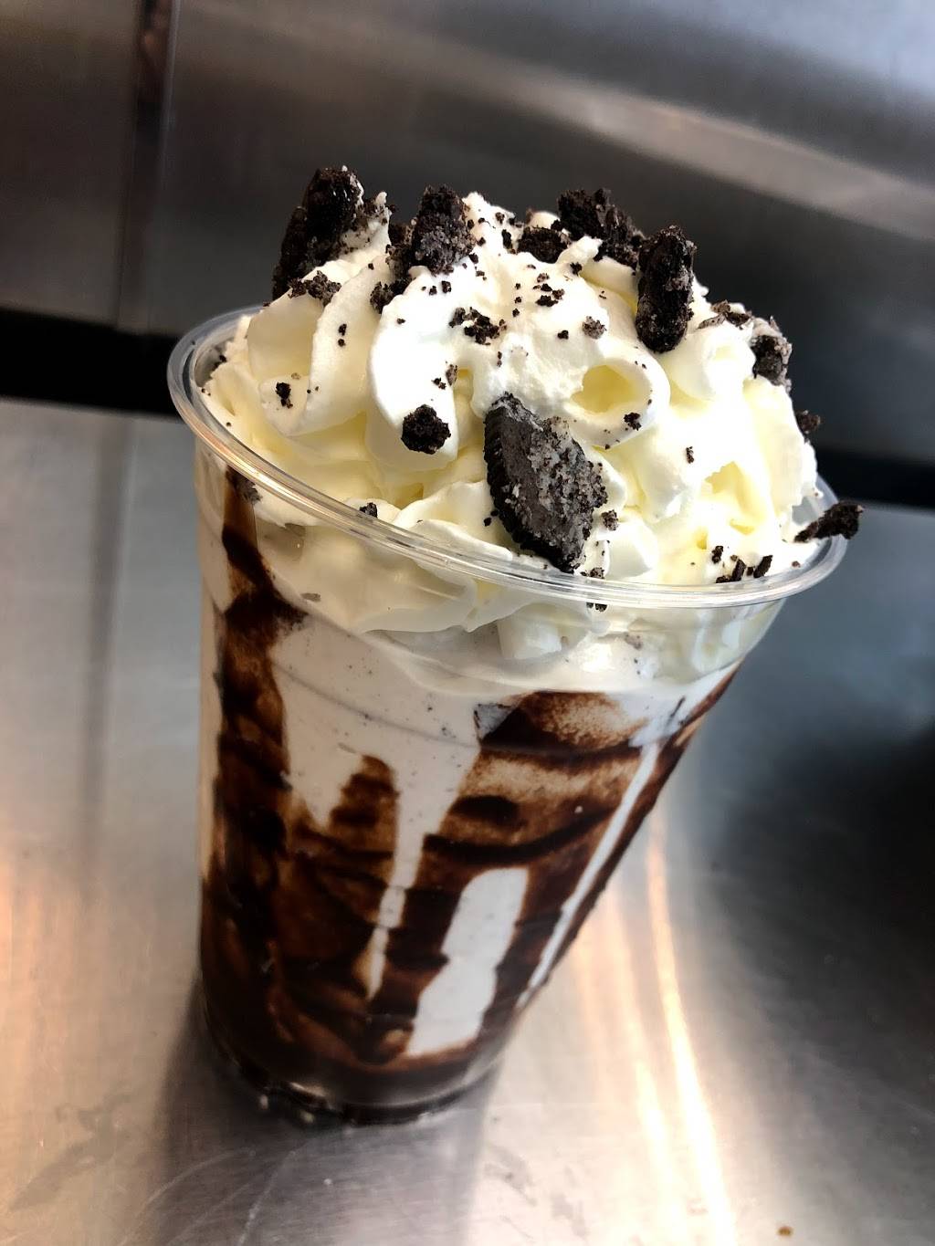 Ummi dee’s burger bistro | cafe | 2805 N 22nd St, Philadelphia, PA 19132, USA | 2152216166 OR +1 215-221-6166