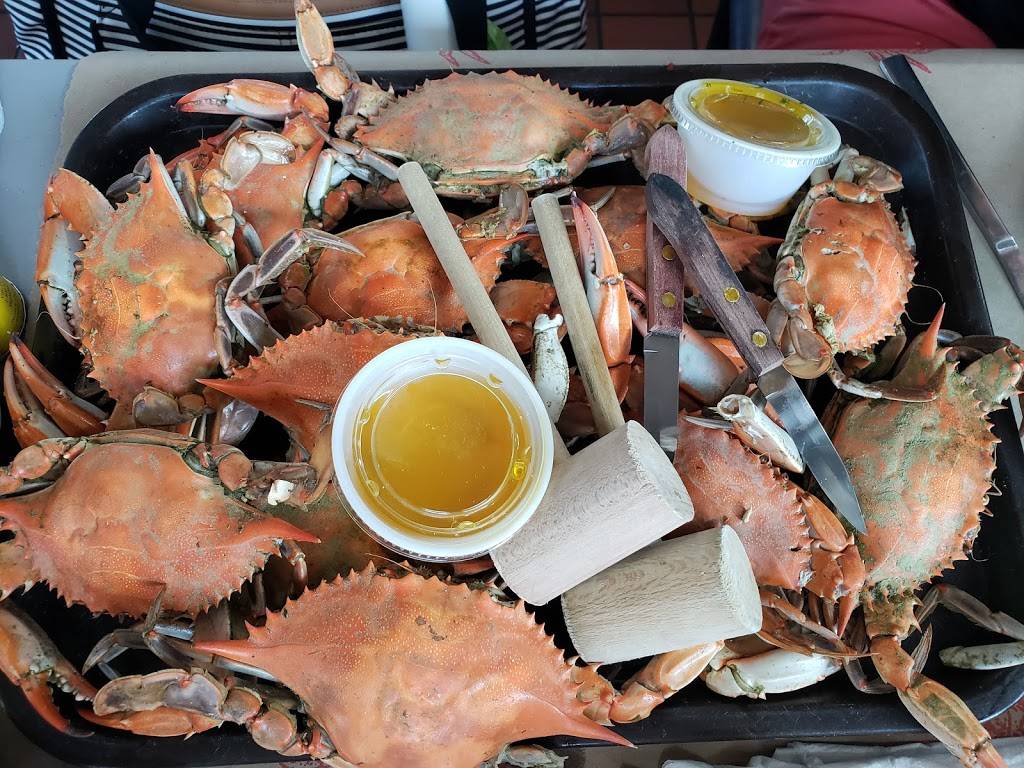Captain Pats Seafood | restaurant | 21901 Three Notch Rd, Lexington Park, MD 20653, USA | 3018660000 OR +1 301-866-0000