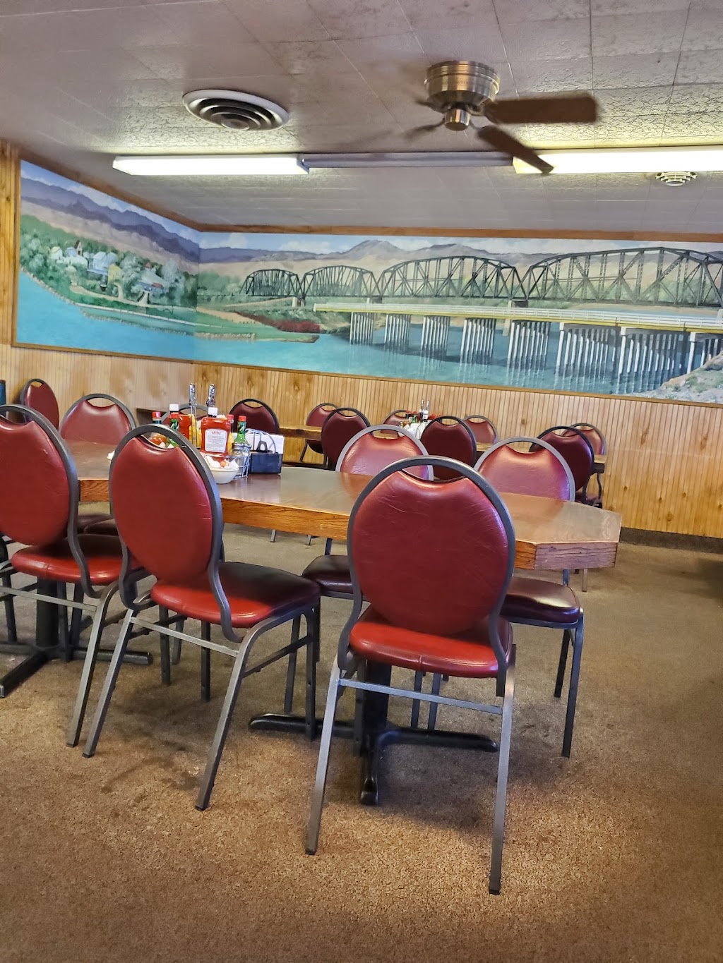 Crossroads Cafe | restaurant | 612 S California Ave, Parker, AZ 85344, USA | 9286699552 OR +1 928-669-9552