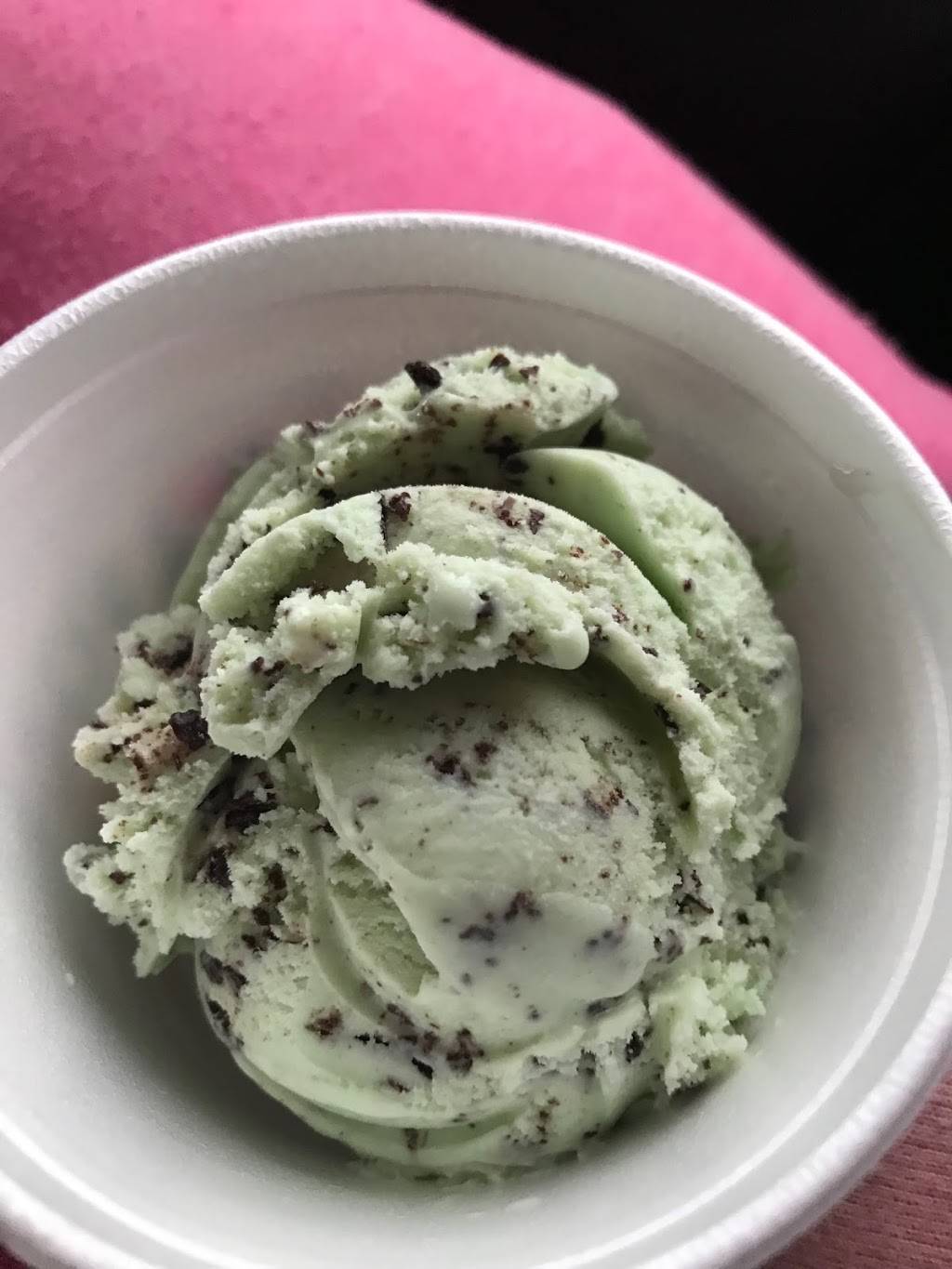 Braums Ice Cream & Burger Restaurant | restaurant | 1235 N Interstate Dr, Norman, OK 73072, USA | 4053647806 OR +1 405-364-7806