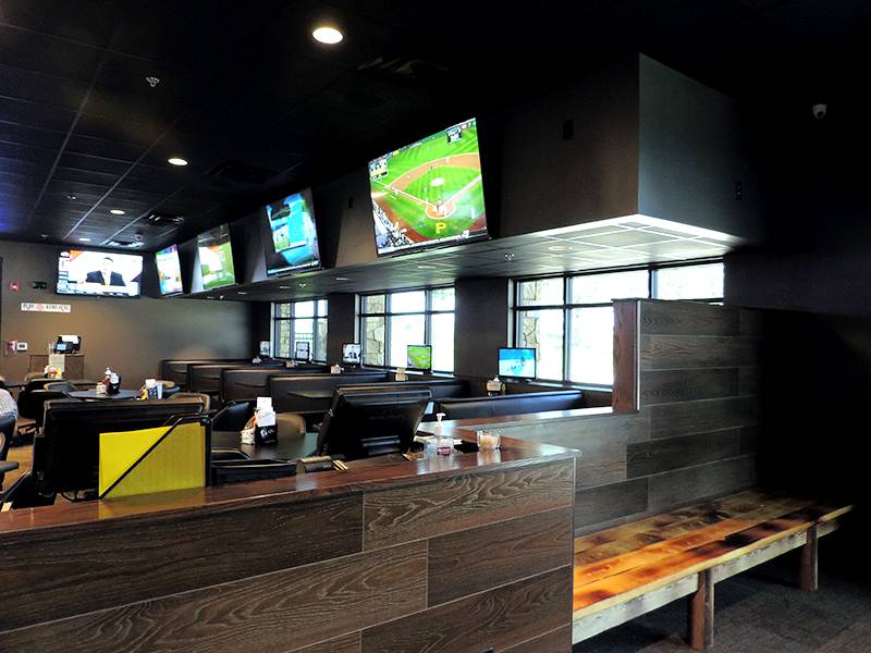 Big Red Restaurant & Sports Bar Lincoln East | restaurant | 8933 Andermatt Dr, Lincoln, NE 68526, USA | 4024050420 OR +1 402-405-0420